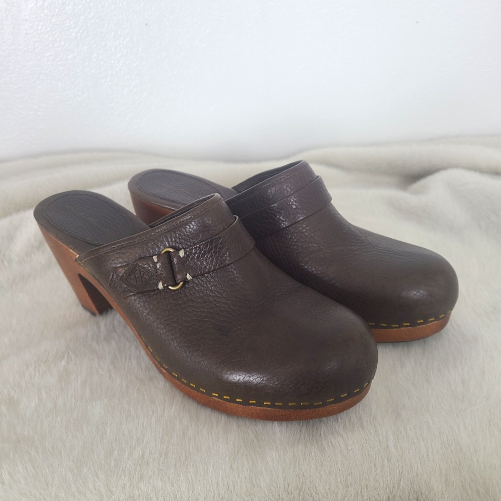 Vintage Eddie Bauer Pebbled Leather Mules Clogs Size 8 Unworn.